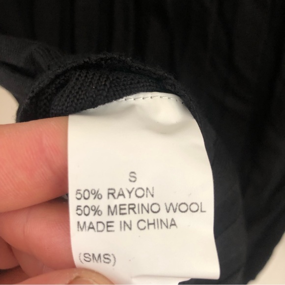 ARC Off Shoulder Long Sleeve Woman's Shirt Size Small - Picture 4 of 5